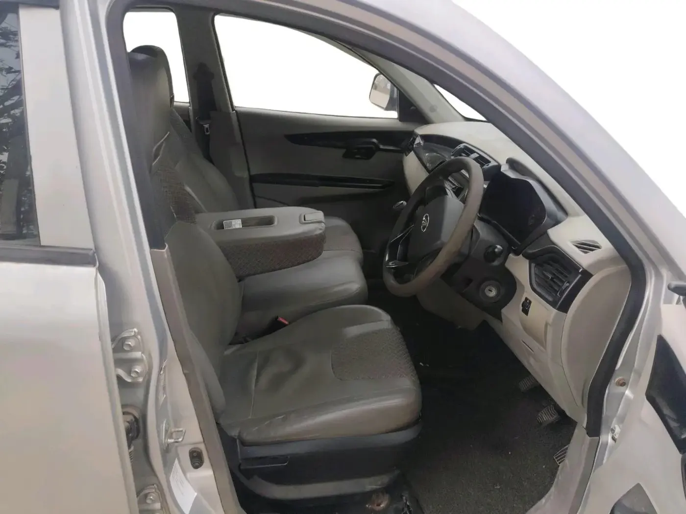 2017 Mahindra Kuv100 K4 D 5 STR, Diesel, Manual, 1,13,007 km, interior