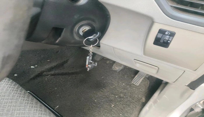 2017 Mahindra Kuv100 K4 D 5 STR, Diesel, Manual, 1,13,007 km, interior