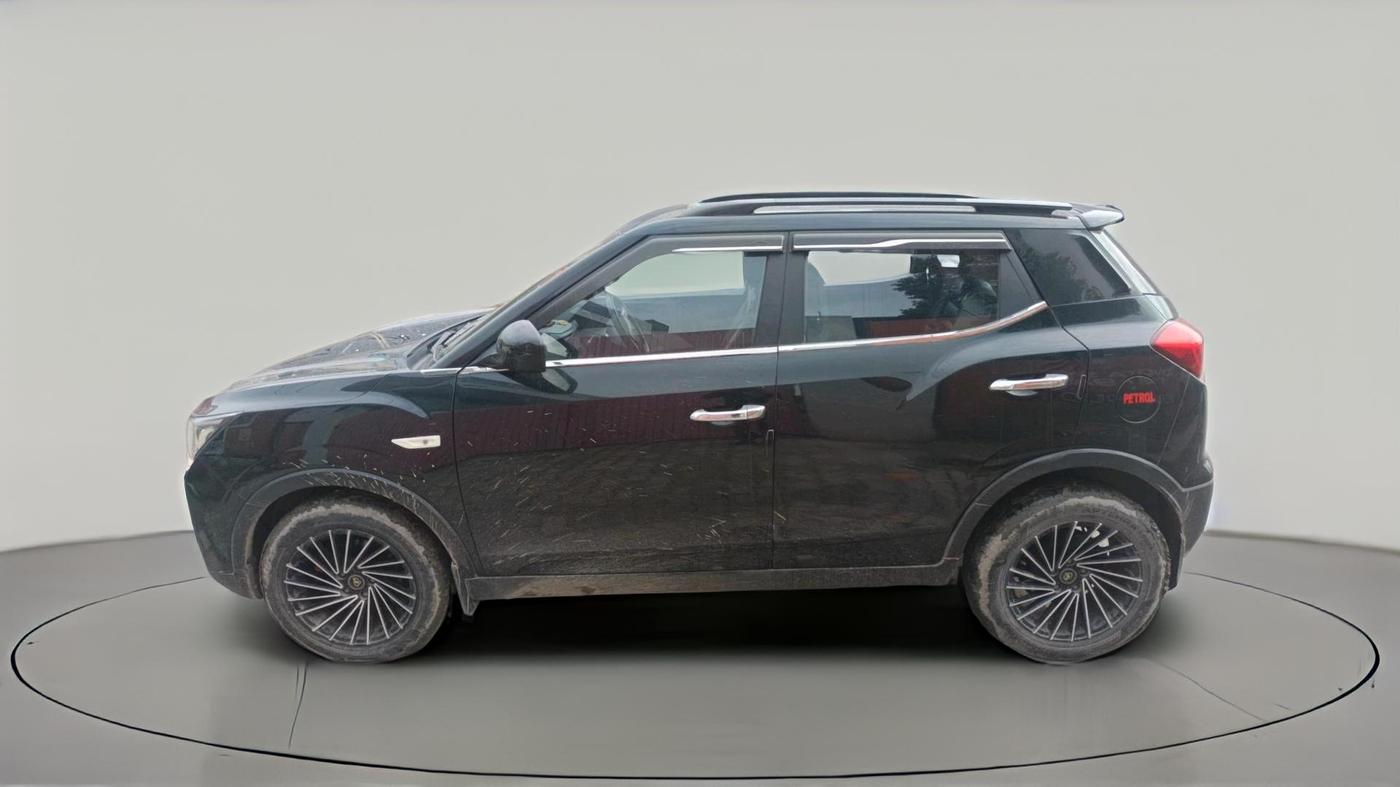 2022 Mahindra XUV300 W6 1.2 PETROL, Petrol, Manual, 35,468 km, exterior