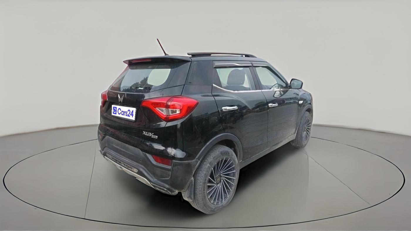 2022 Mahindra XUV300 W6 1.2 PETROL, Petrol, Manual, 35,468 km, exterior