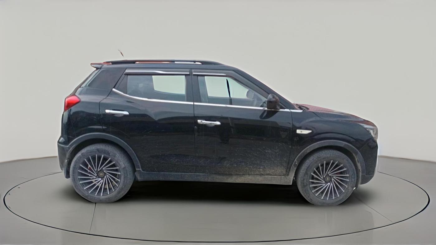 2022 Mahindra XUV300 W6 1.2 PETROL, Petrol, Manual, 35,468 km, exterior