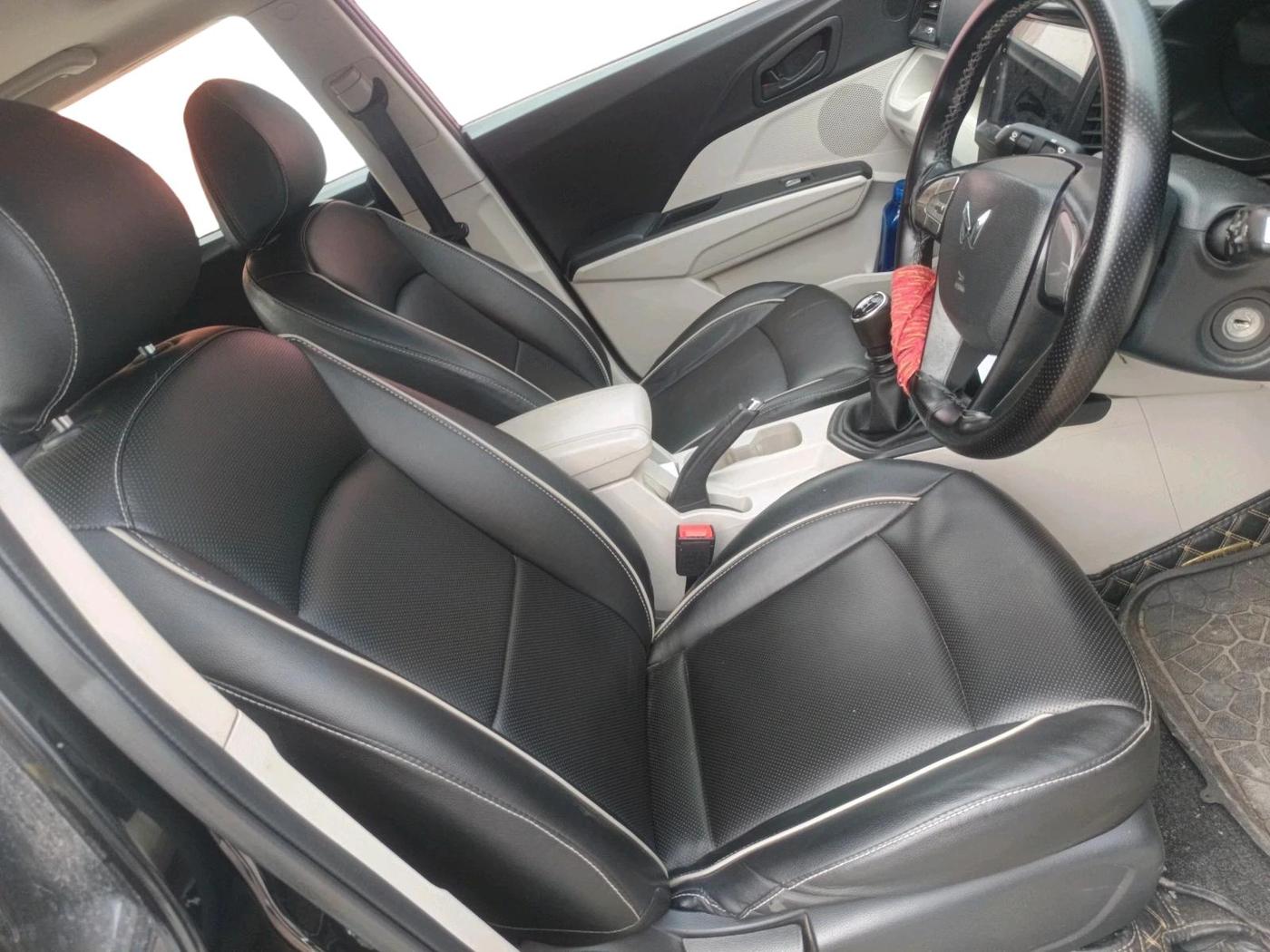 2022 Mahindra XUV300 W6 1.2 PETROL, Petrol, Manual, 35,468 km, interior