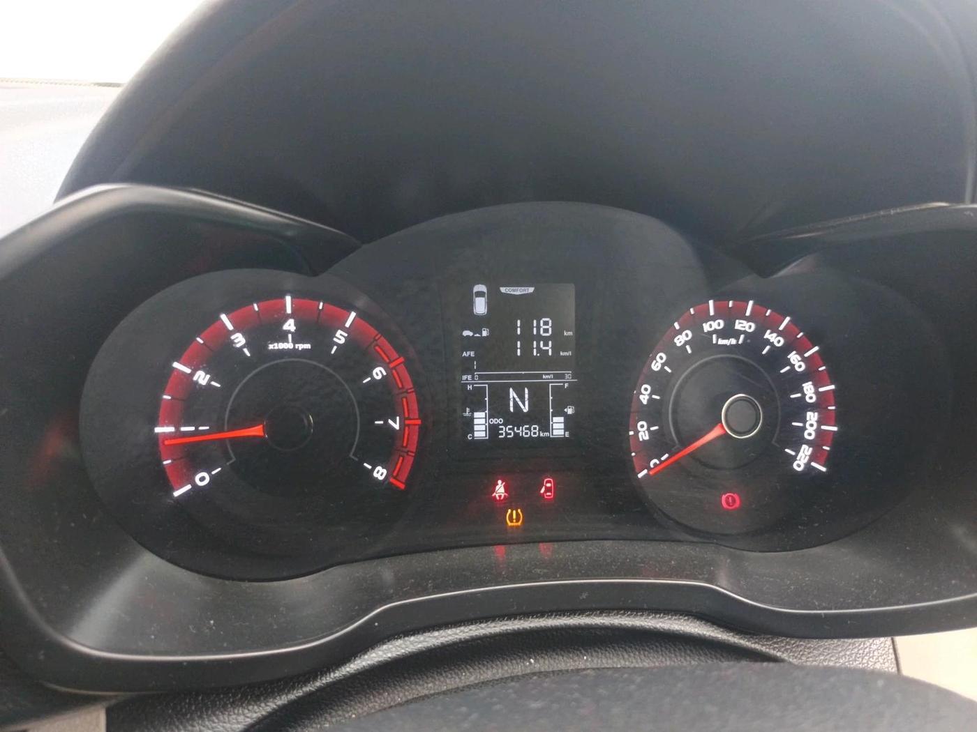 2022 Mahindra XUV300 W6 1.2 PETROL, Petrol, Manual, 35,468 km, interior