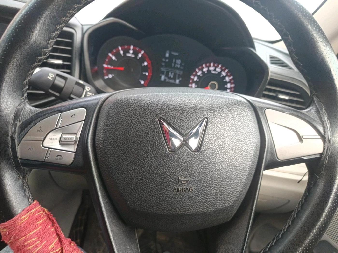 2022 Mahindra XUV300 W6 1.2 PETROL, Petrol, Manual, 35,468 km, interior
