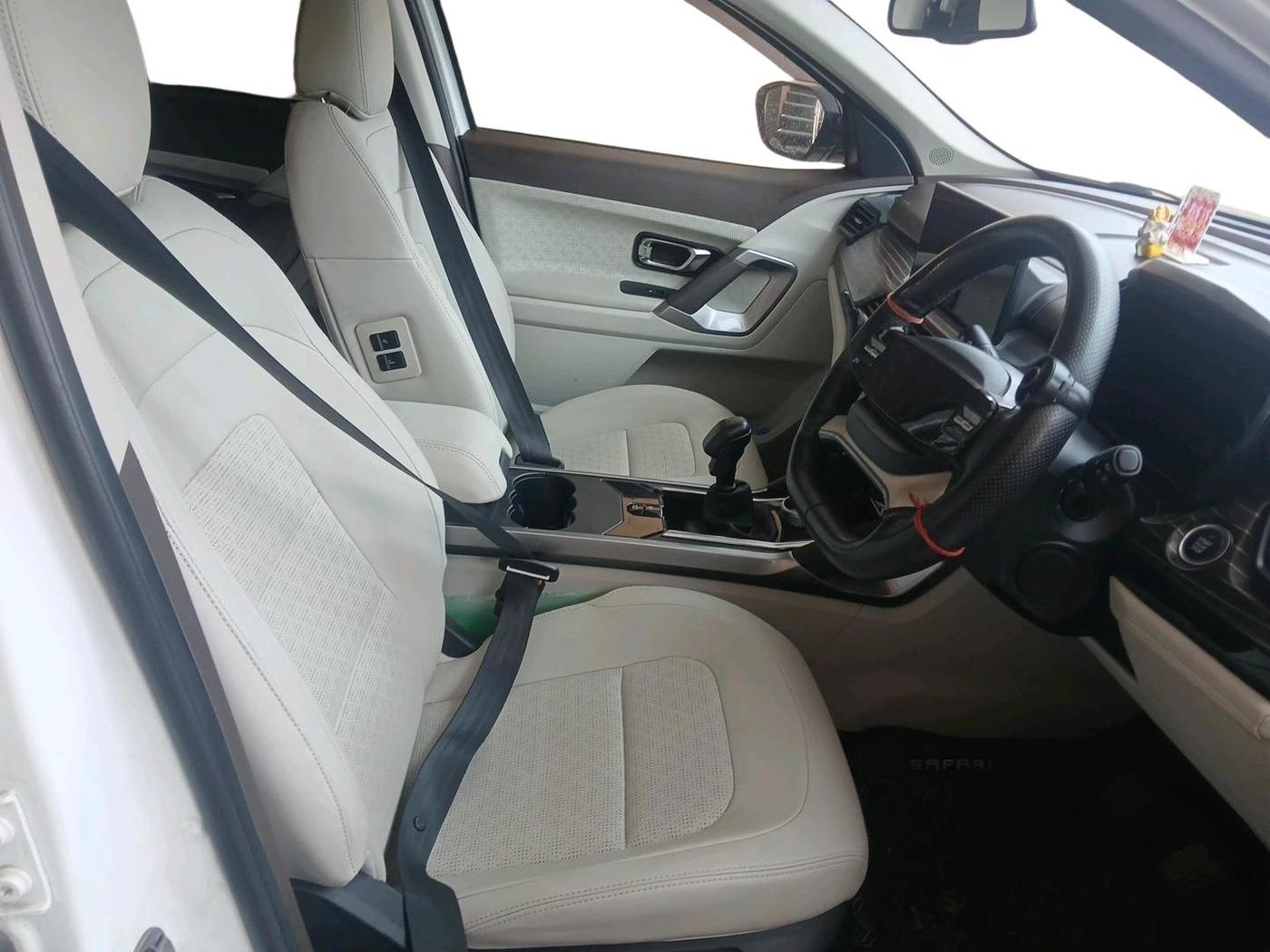 2023 Tata Safari ACCOMPLISHED DUAL TONE, Diesel, Manual, 21,065 km, interior