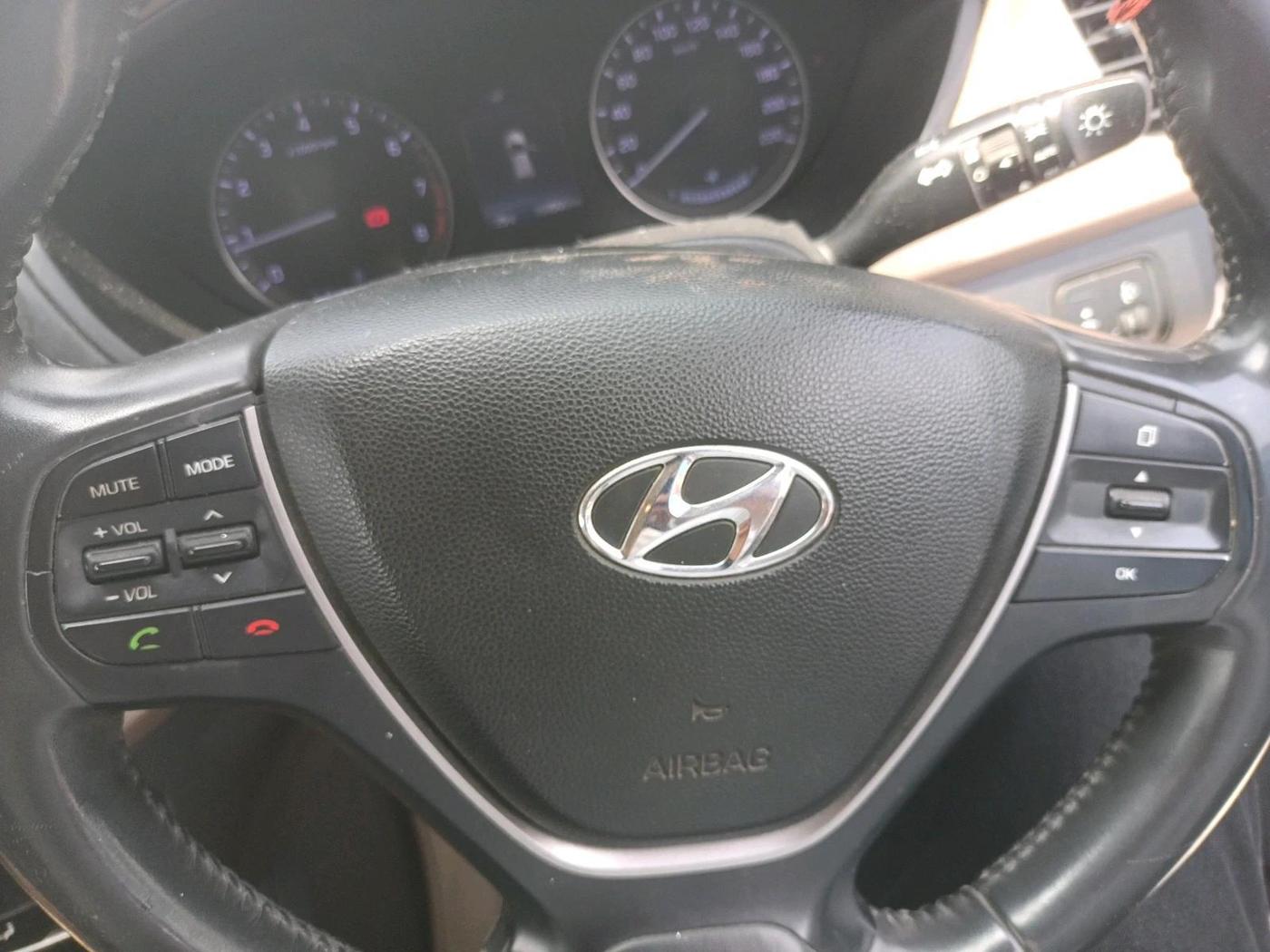 2016 Hyundai Elite i20 ASTA 1.2, Petrol, Manual, 1,88,500 km, interior
