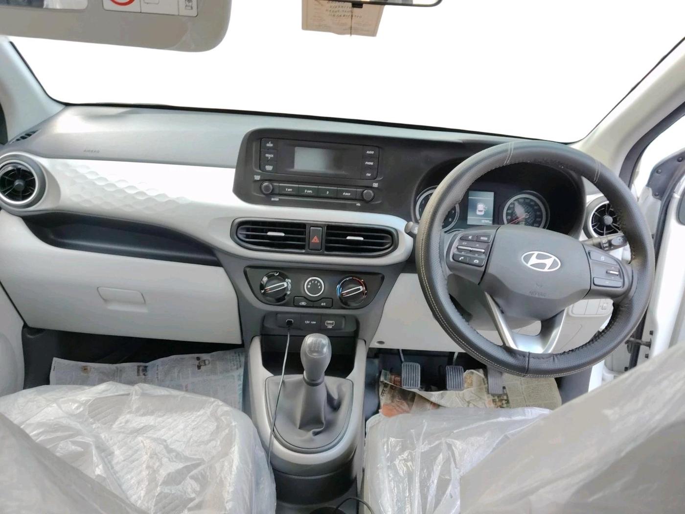 2025 Hyundai GRAND I10 NIOS SPORTZ 1.2 KAPPA VTVT, Petrol, Manual, 15,749 km, interior