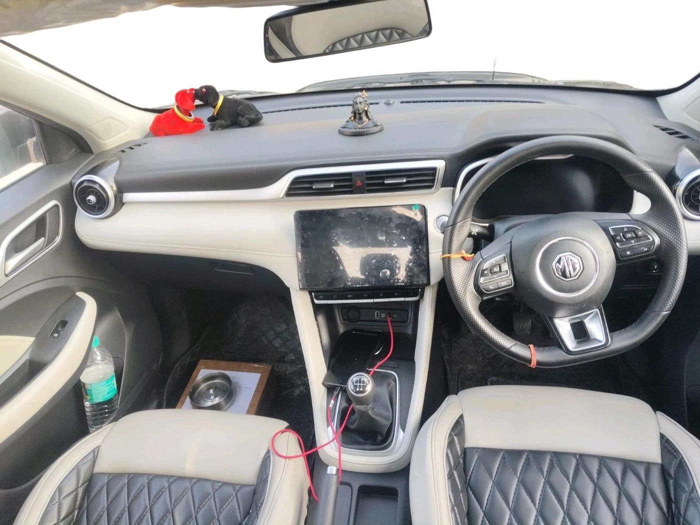 2024 MG ASTOR Select 1.5 MT, Petrol, Manual, 42,300 km, interior