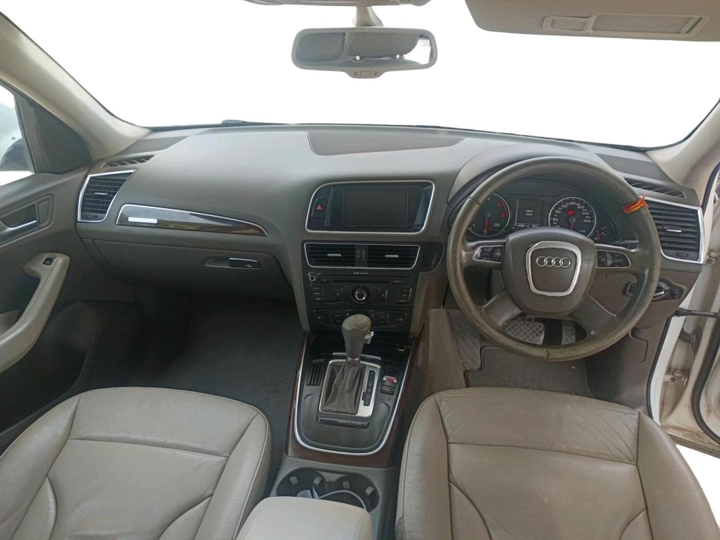 2011 Audi Q5 2.0 TDI QUATTRO, Diesel, Automatic, 1,47,681 km, interior