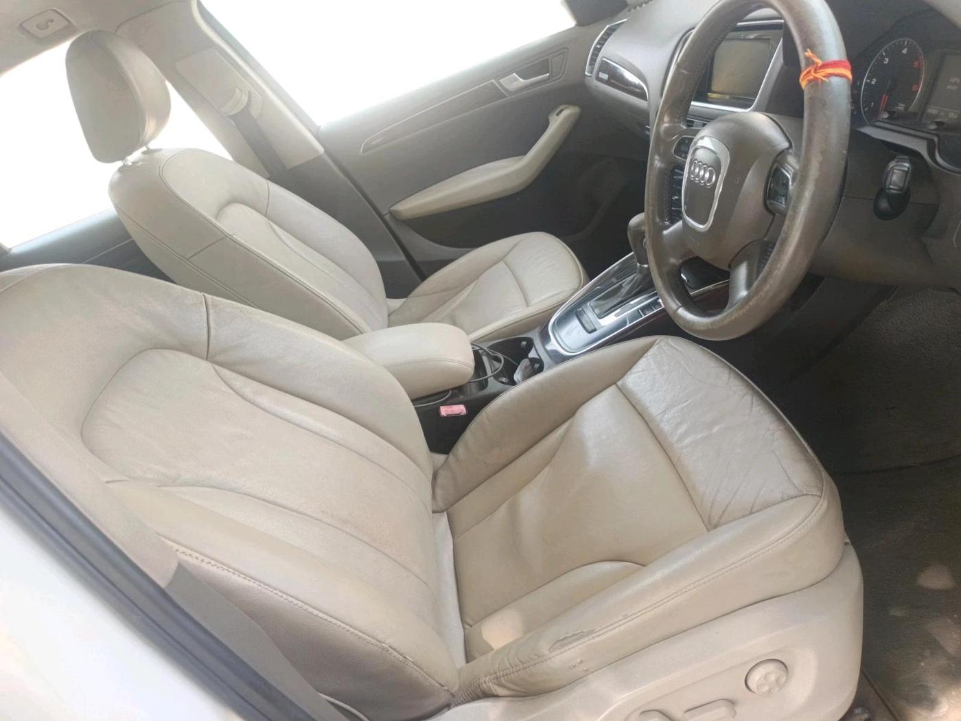2011 Audi Q5 2.0 TDI QUATTRO, Diesel, Automatic, 1,47,681 km, interior