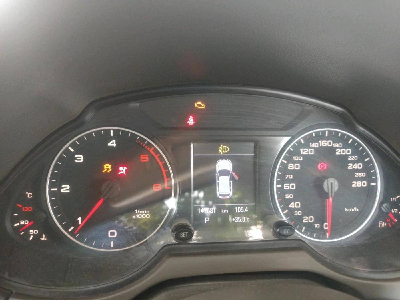 2011 Audi Q5 2.0 TDI QUATTRO, Diesel, Automatic, 1,47,681 km, interior