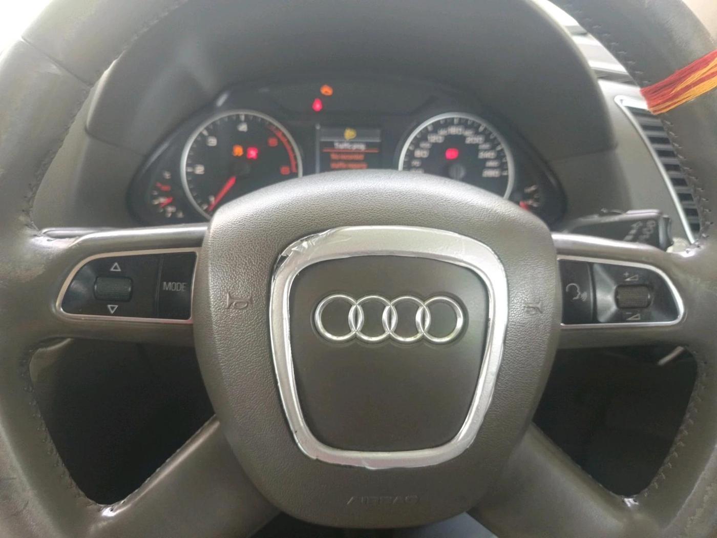 2011 Audi Q5 2.0 TDI QUATTRO, Diesel, Automatic, 1,47,681 km, interior