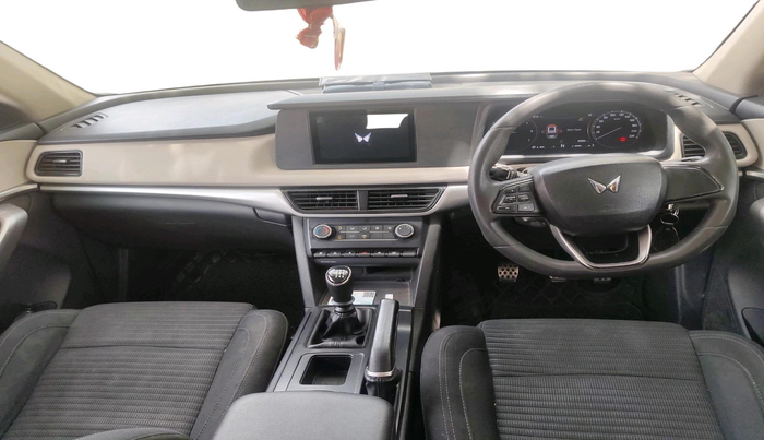 2022 Mahindra XUV700 MX D MT 5 STR, Diesel, Manual, 91,188 km, interior