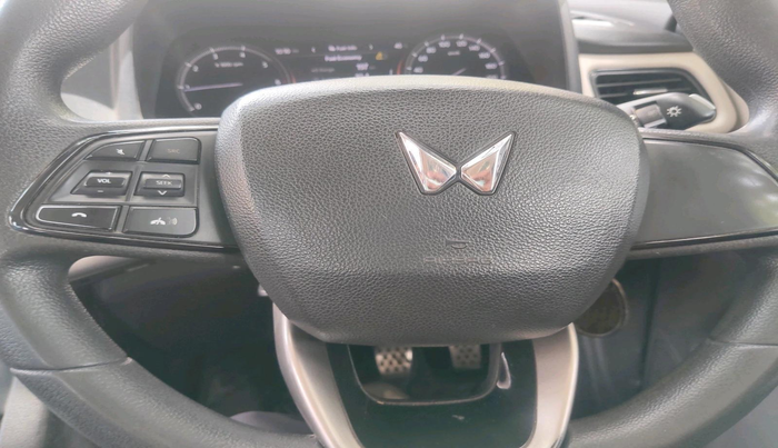 2022 Mahindra XUV700 MX D MT 5 STR, Diesel, Manual, 91,188 km, interior