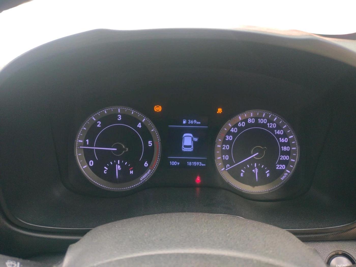 2019 Hyundai VENUE SX(O) 1.4 CRDI, Diesel, Manual, 1,81,593 km, interior