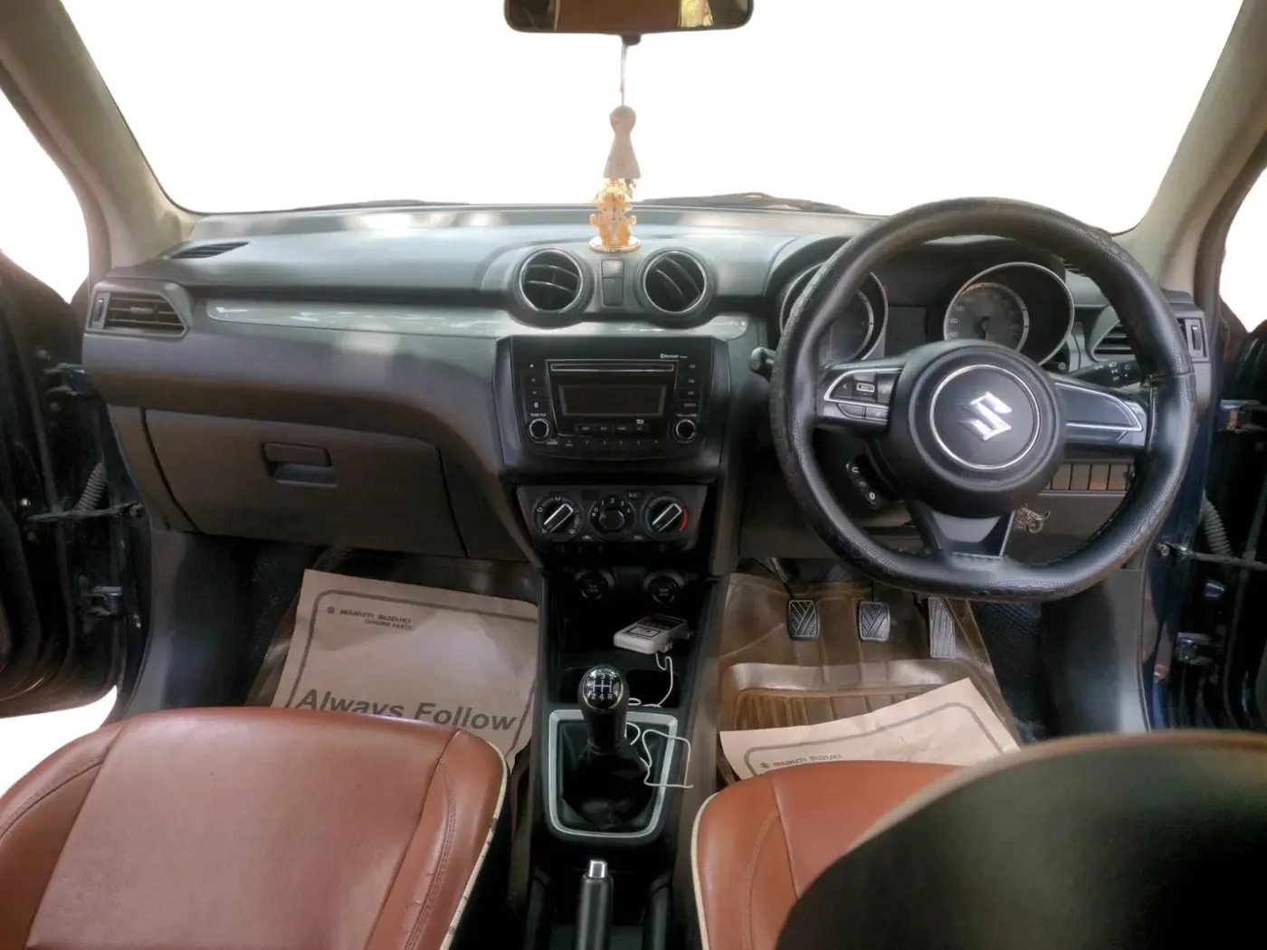 2019 Maruti Swift VXI, Petrol, Manual, 1,37,944 km, interior