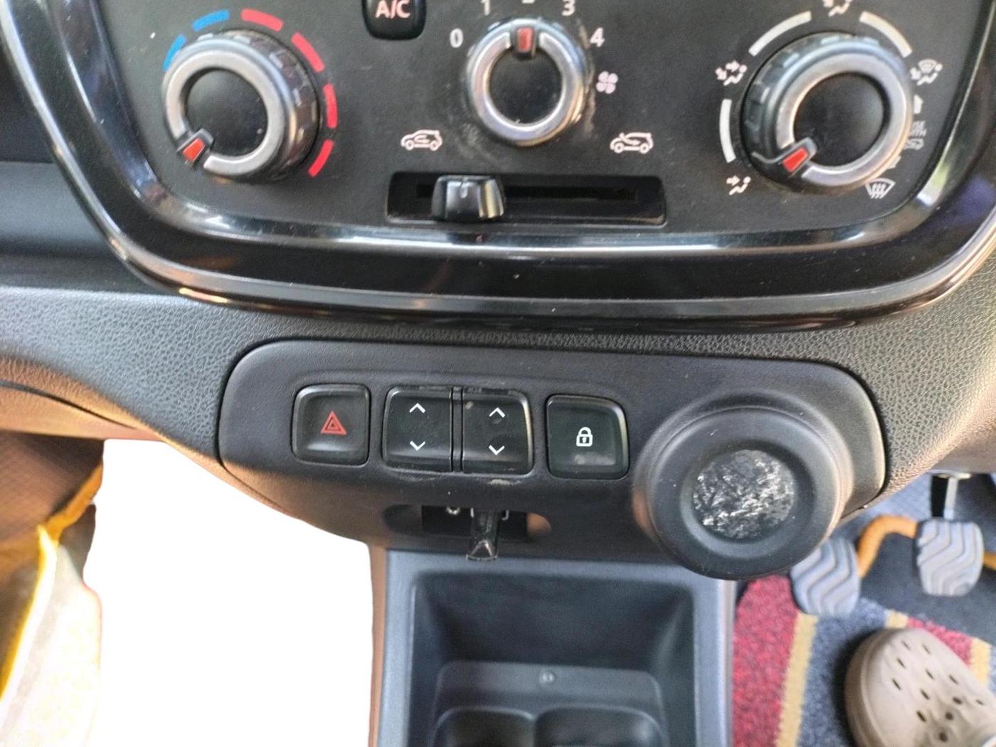 2019 Renault Kwid RXT 0.8 (O), Petrol, Manual, 94,097 km, interior