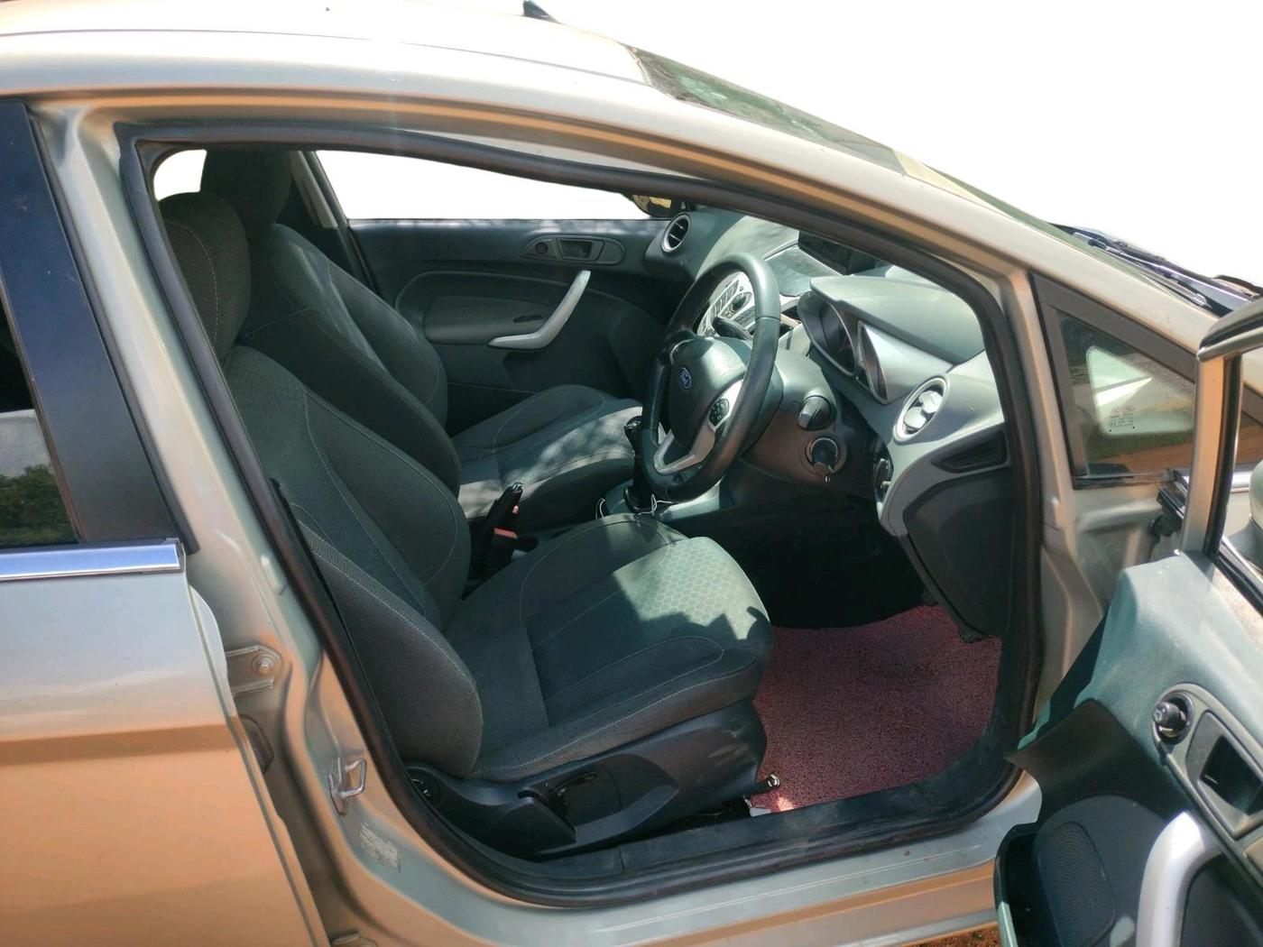 2012 Ford Fiesta TITANIUM DIESEL, Diesel, Manual, 1,78,150 km, interior