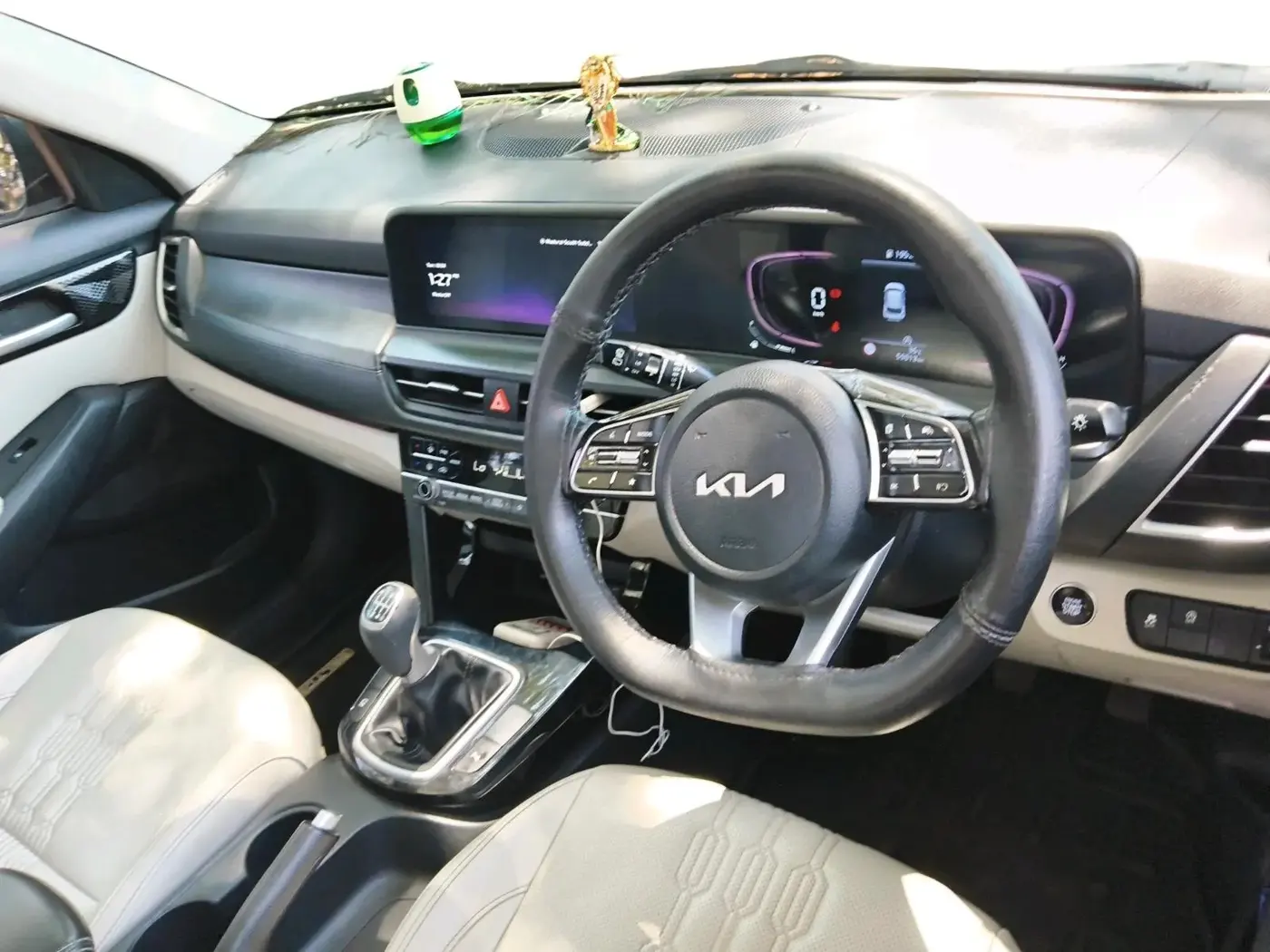 2023 KIA SELTOS  HTX 1.5 PETROL MT, Petrol, Manual, 59,013 km, interior