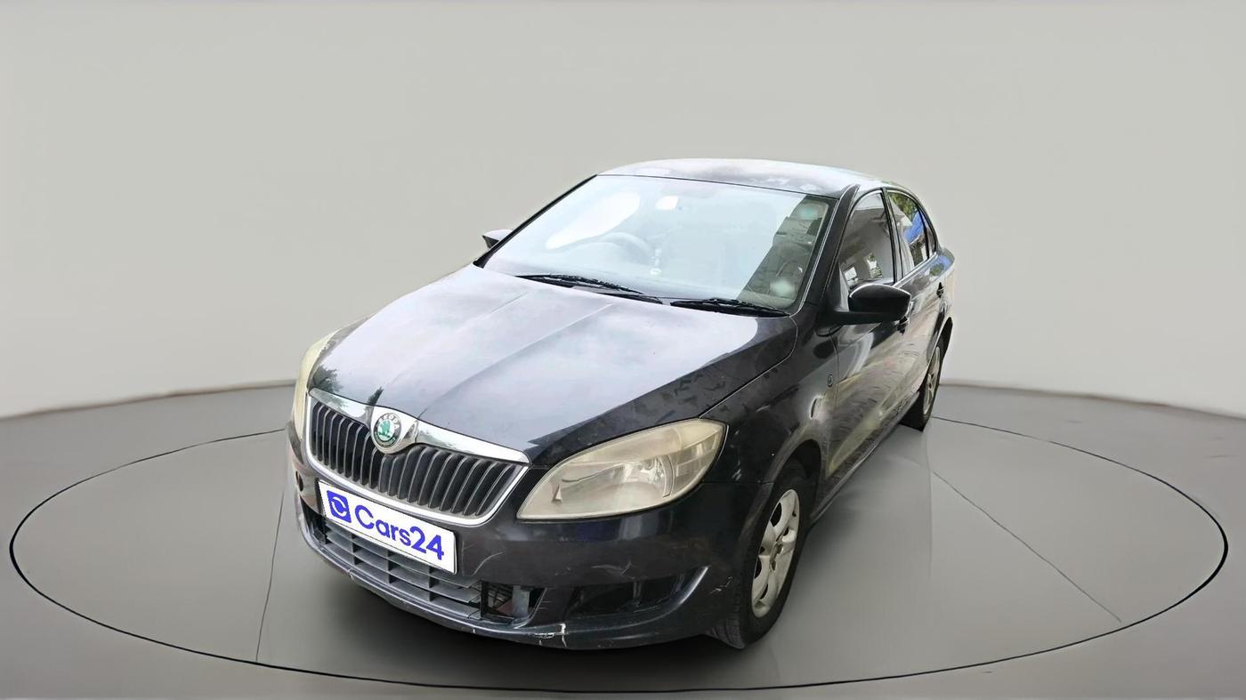 2013 Skoda Rapid AMBITION 1.6 TDI CR MT PLUS ALLOY, Diesel, Manual, 1,74,239 km, exterior