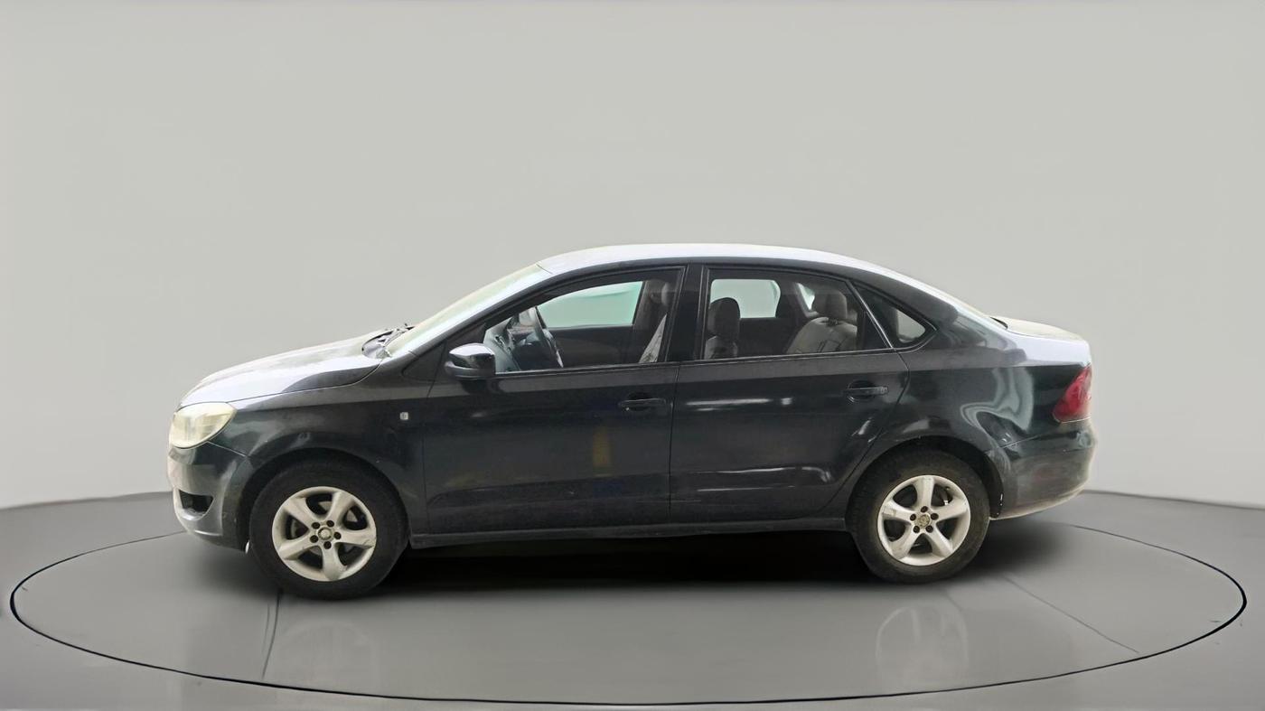 2013 Skoda Rapid AMBITION 1.6 TDI CR MT PLUS ALLOY, Diesel, Manual, 1,74,239 km, exterior