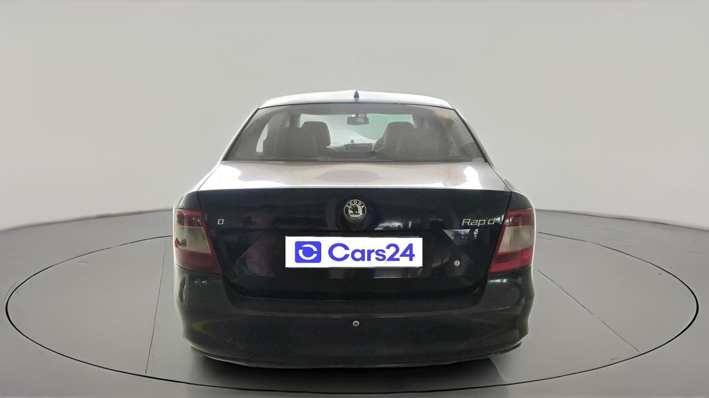 2013 Skoda Rapid AMBITION 1.6 TDI CR MT PLUS ALLOY, Diesel, Manual, 1,74,239 km, exterior