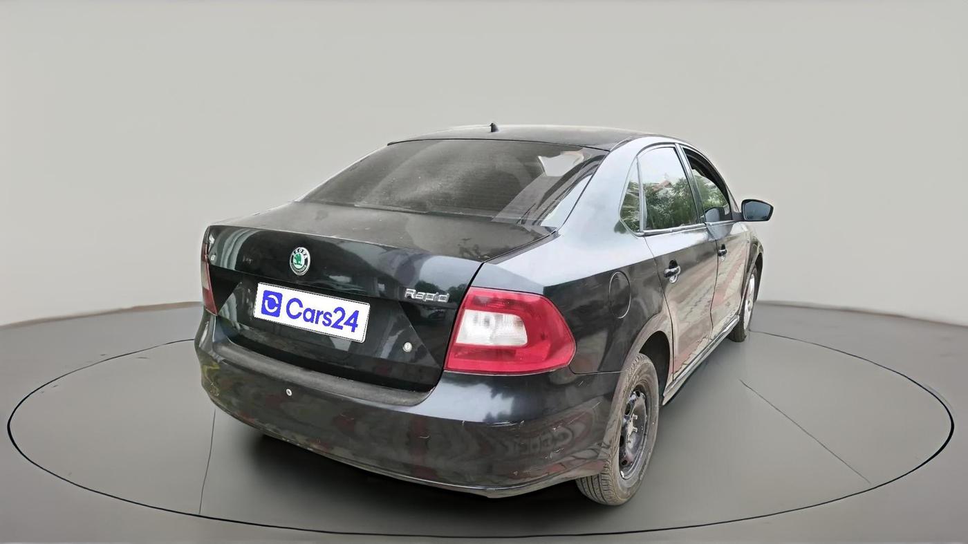 2013 Skoda Rapid AMBITION 1.6 TDI CR MT PLUS ALLOY, Diesel, Manual, 1,74,239 km, exterior