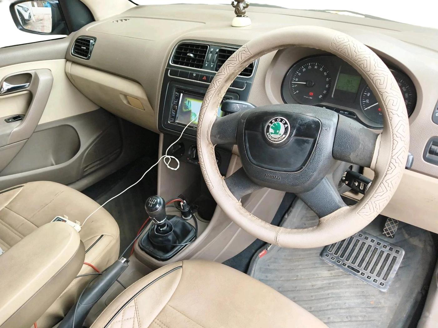 2013 Skoda Rapid AMBITION 1.6 TDI CR MT PLUS ALLOY, Diesel, Manual, 1,74,239 km, interior