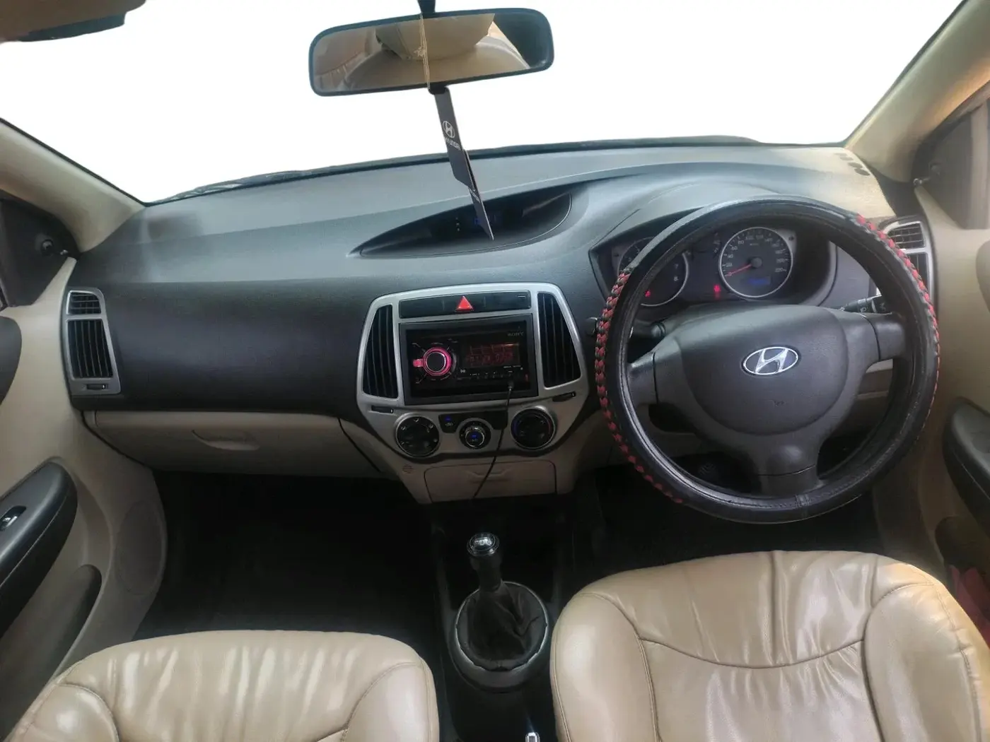 2013 Hyundai i20 ERA 1.2, Petrol, Manual, 1,72,699 km, interior