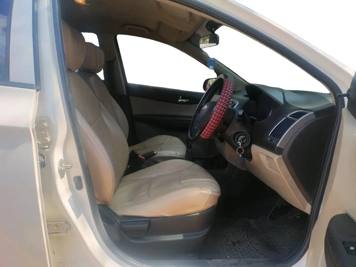 2013 Hyundai i20 ERA 1.2, Petrol, Manual, 1,72,699 km, interior