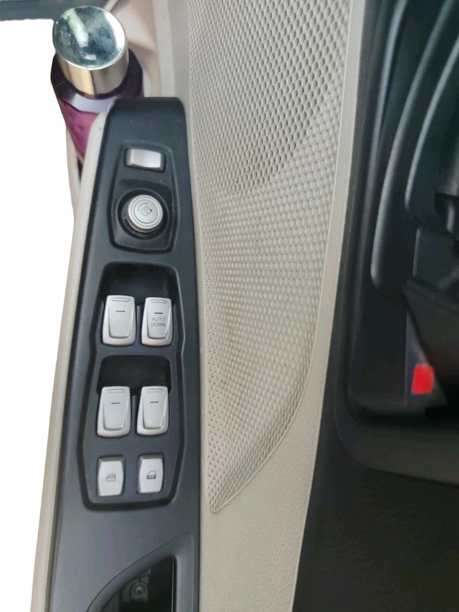 2022 Mahindra XUV300 W4 1.5 DIESEL, Diesel, Manual, 81,917 km, interior