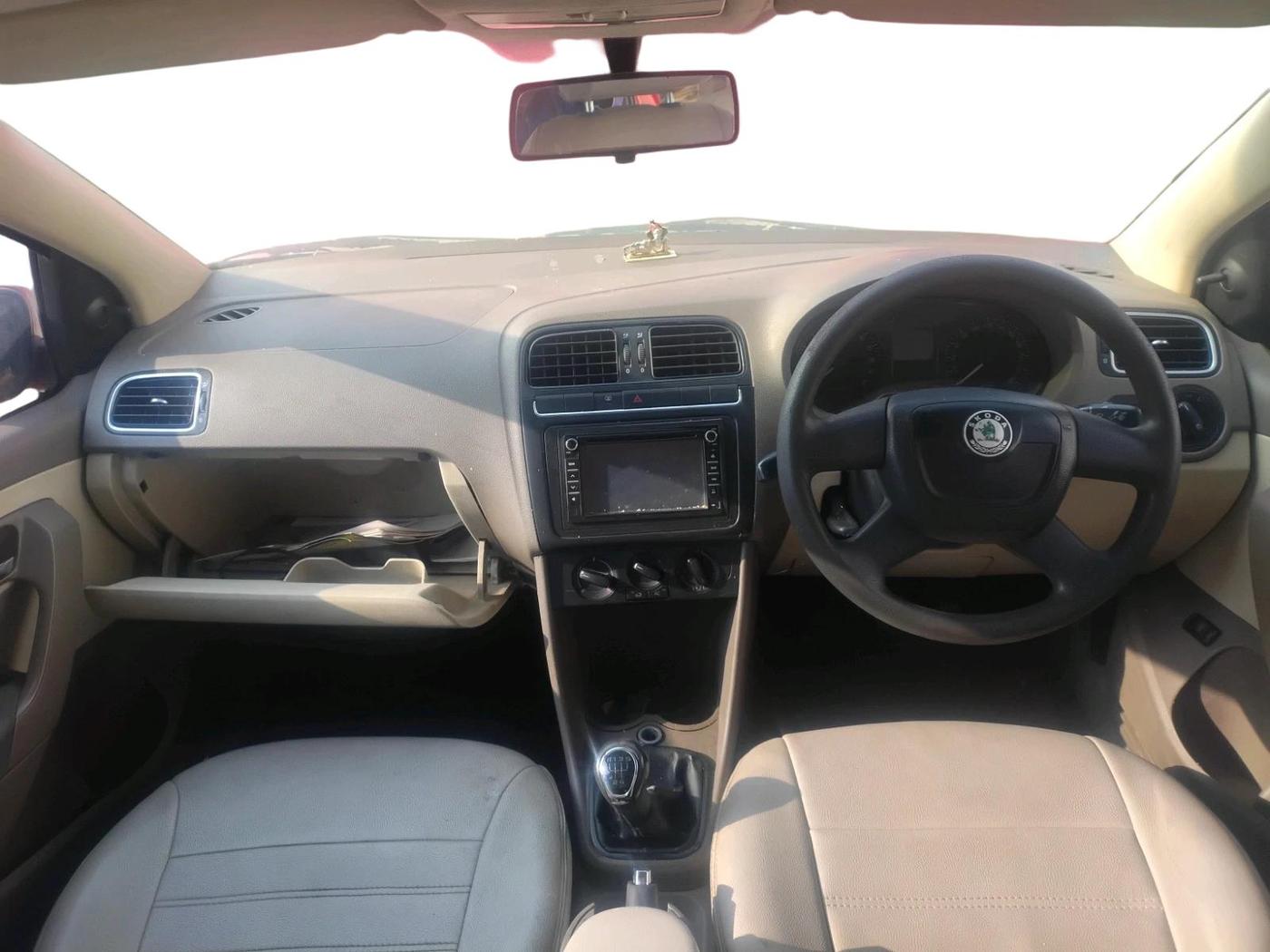 2011 Skoda Rapid AMBITION 1.6 TDI CR MT, Diesel, Manual, 1,94,000 km, interior