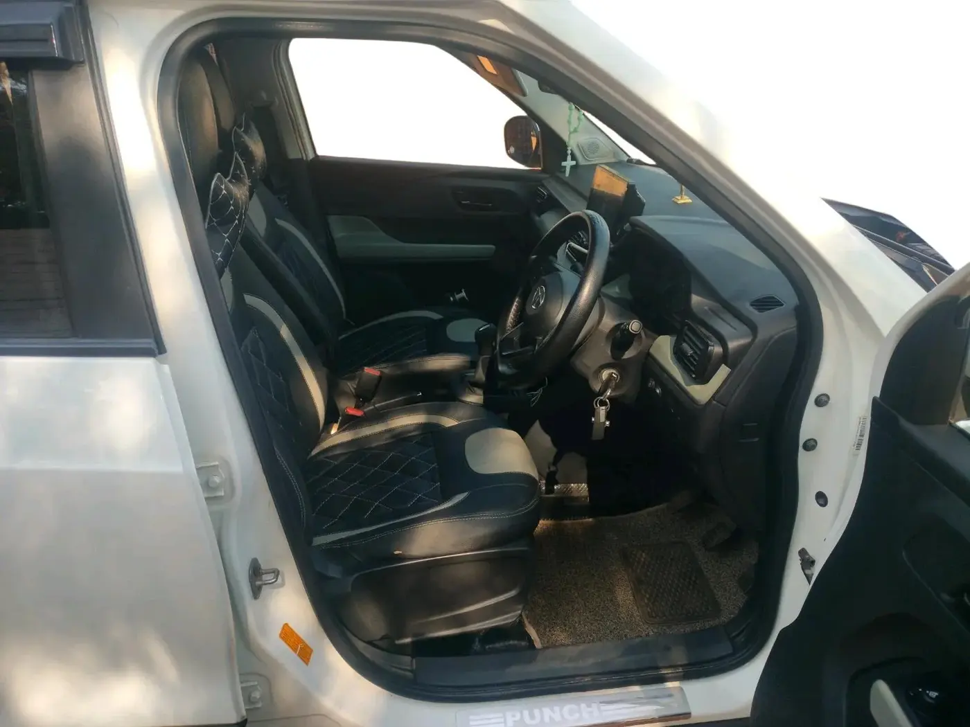 2022 Tata PUNCH ADVENTURE MT, Petrol, Manual, 21,225 km, interior