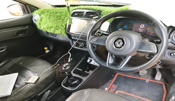 2022 Renault Kwid RXT 1.0, Petrol, Manual, 35,811 km, interior