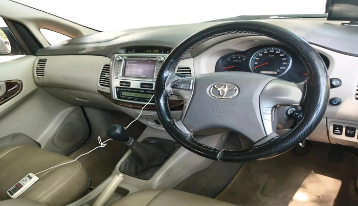 2014 Toyota Innova 2.5 VX 7 STR, Diesel, Manual, 2,50,138 km, interior