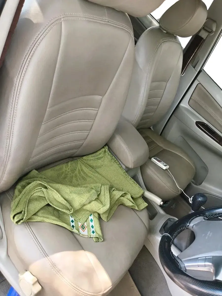2014 Toyota Innova 2.5 VX 7 STR, Diesel, Manual, 2,50,138 km, interior