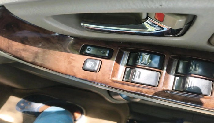 2014 Toyota Innova 2.5 VX 7 STR, Diesel, Manual, 2,50,138 km, interior