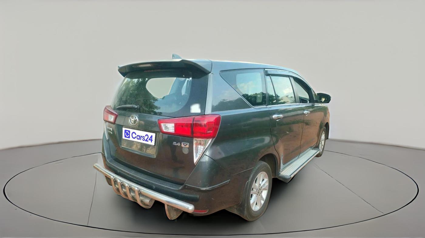 2016 Toyota Innova Crysta 2.4 VX 8 STR, Diesel, Manual, 4,01,575 km, exterior
