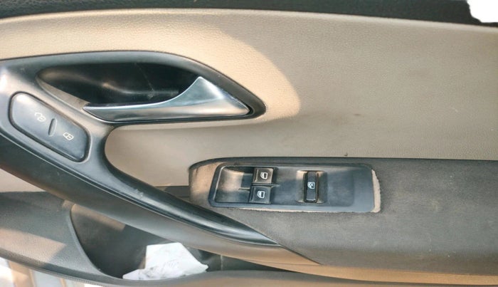 2011 Volkswagen Polo HIGHLINE DIESEL, Diesel, Manual, 1,66,282 km, interior