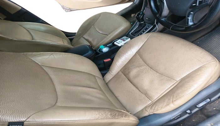 2013 Hyundai New Elantra 1.6 SX AT DIESEL, Diesel, Automatic, 1,43,343 km, interior