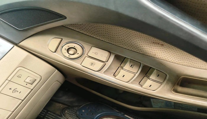 2013 Hyundai New Elantra 1.6 SX AT DIESEL, Diesel, Automatic, 1,43,343 km, interior