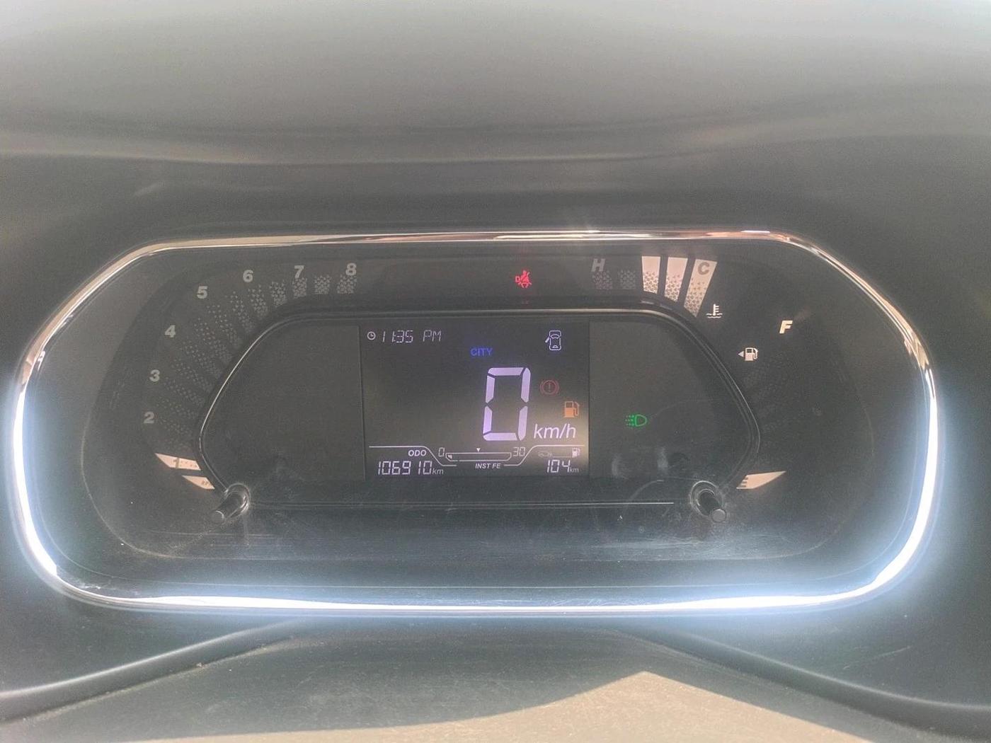 2023 Tata NEXON XE PETROL, Petrol, Manual, 1,06,910 km, interior