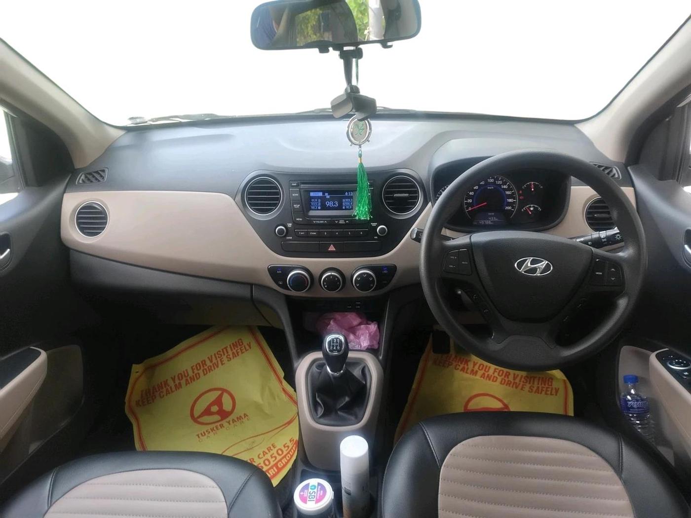 2015 Hyundai Grand i10 SPORTZ 1.2 KAPPA VTVT, Petrol, Manual, 49,788 km, interior