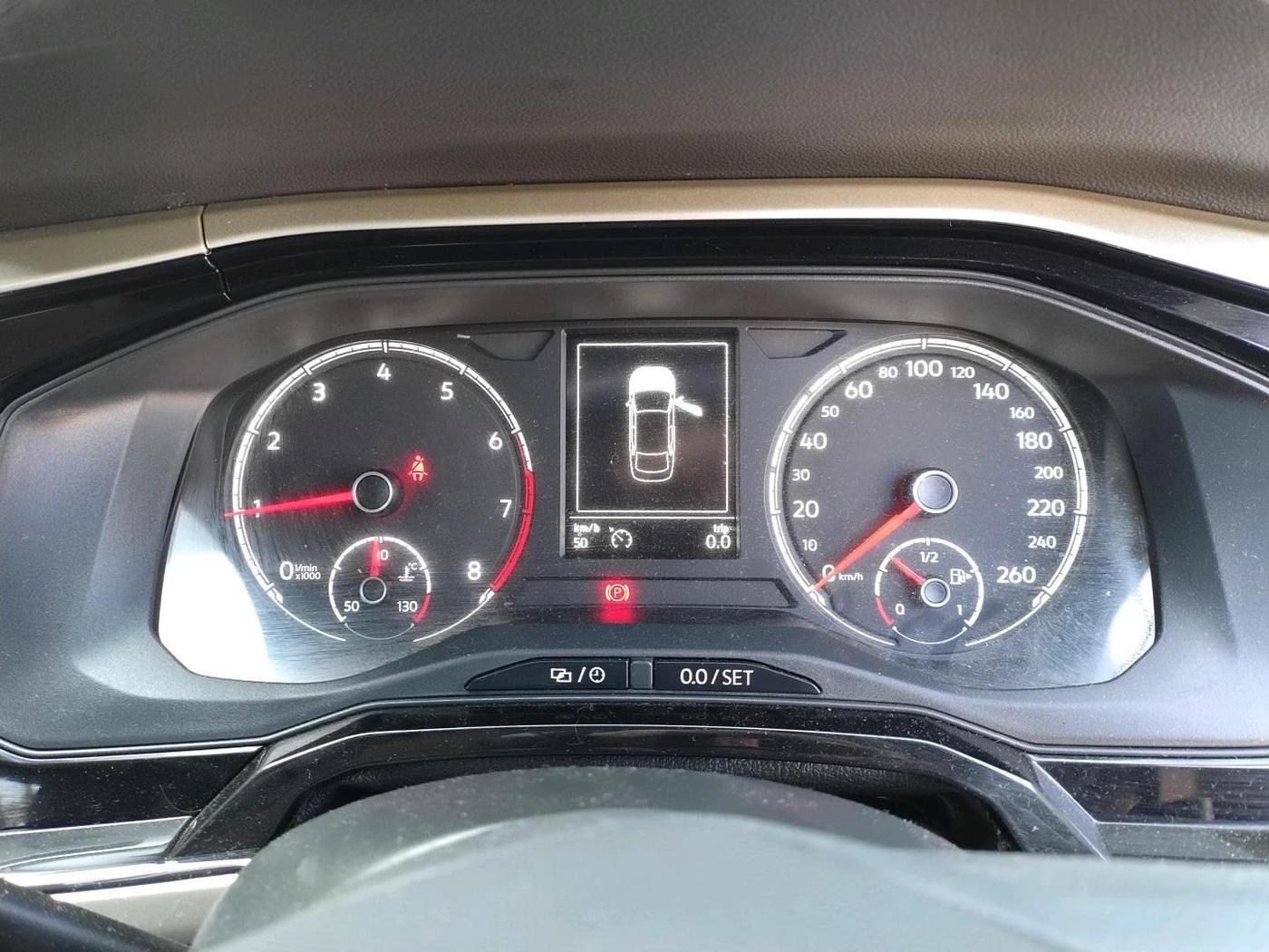 2025 Volkswagen VIRTUS HIGHLINE TSI 1.0 MT, Petrol, Manual, 6,930 km, interior