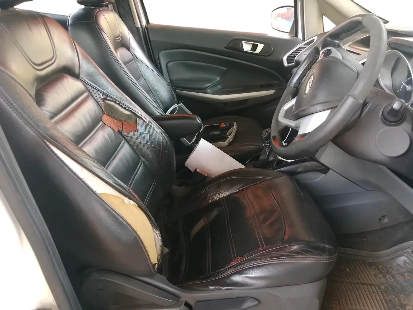 2013 Ford Ecosport TITANIUM 1.5L DIESEL, Diesel, Manual, 1,24,978 km, interior