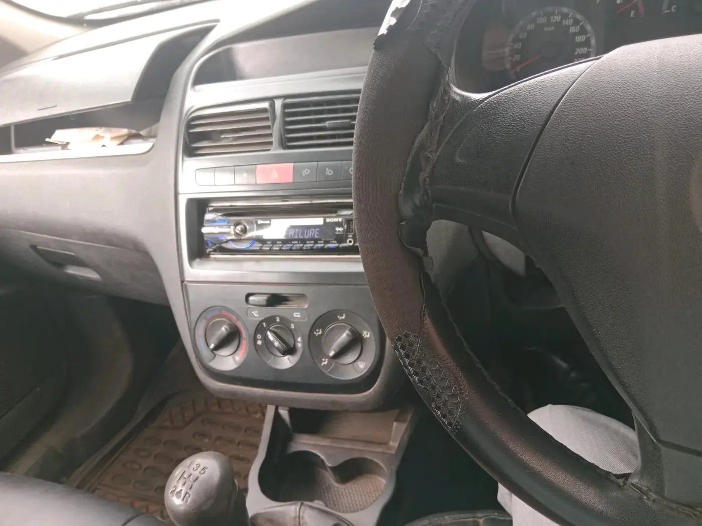 2010 Fiat Grand Punto ACTIVE 1.3, Diesel, Manual, 2,09,080 km, interior