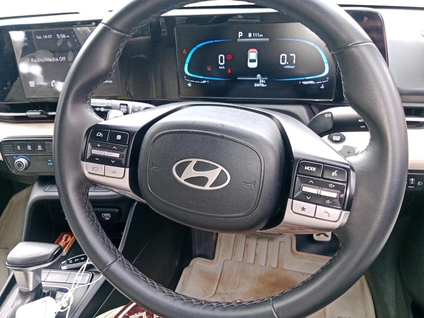 2024 Hyundai Verna  SX 1.5 MPI IVT, Petrol, Automatic, 24,478 km, interior