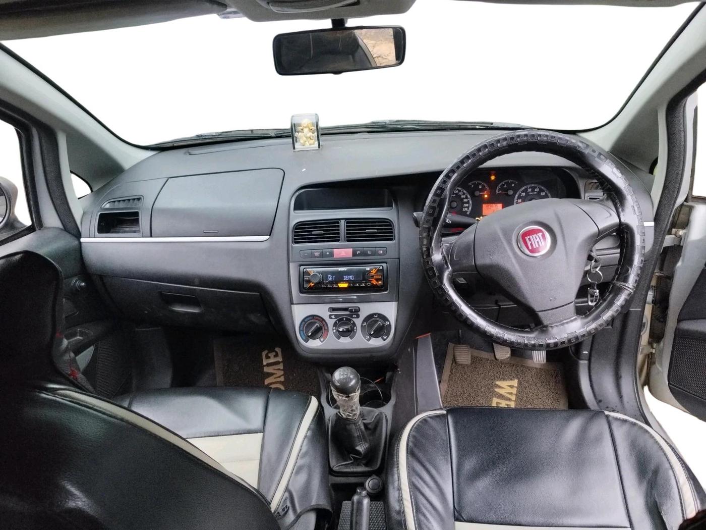 2012 Fiat Grand Punto Active Multijet 1.3, Diesel, Manual, 1,89,875 km, interior