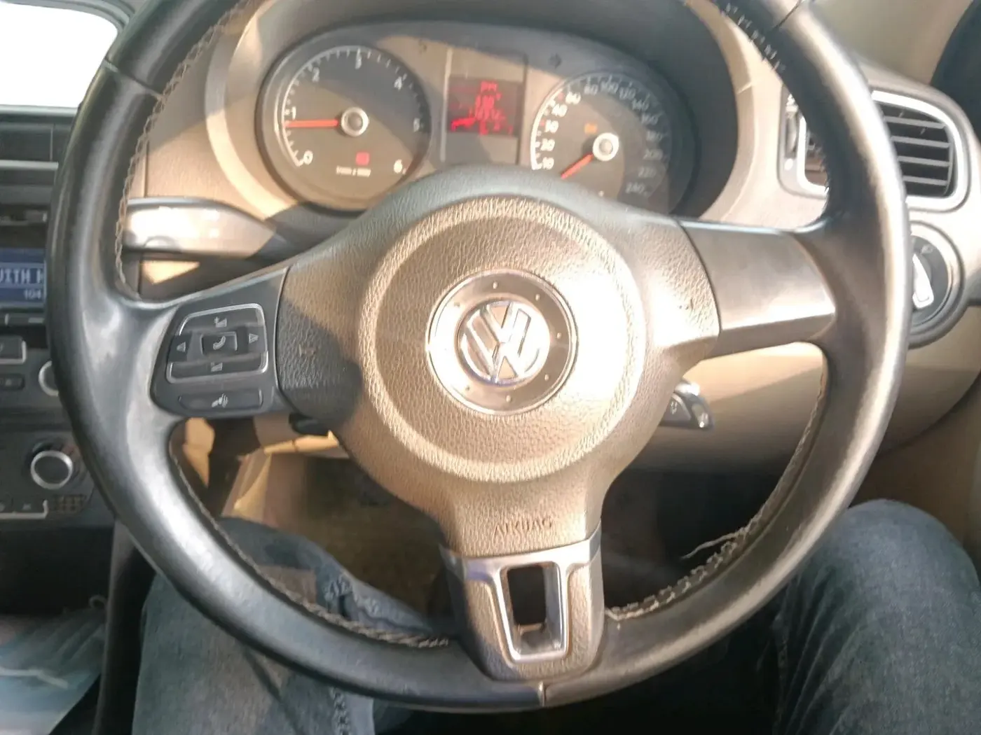 2012 Volkswagen Vento HIGHLINE DIESEL 1.6, Diesel, Manual, 1,12,372 km, interior