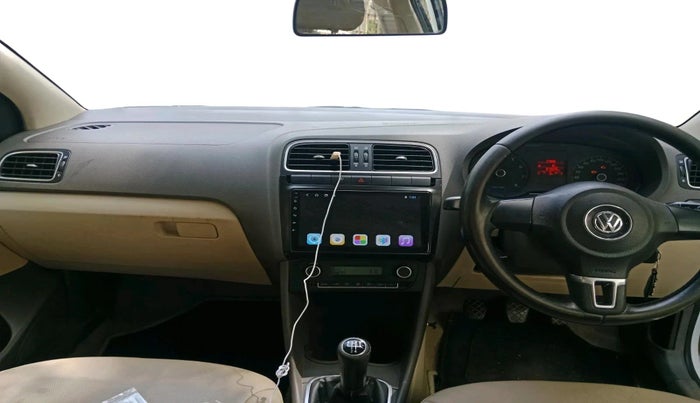 2010 Volkswagen Vento COMFORTLINE 1.6, Petrol, Manual, 87,929 km, interior